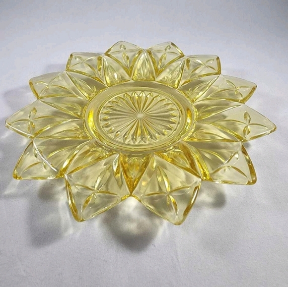 Vintage Federal Clear Amber Glass Petal Sunburst Starburst Appetizer Pla… - Picture 1 of 4